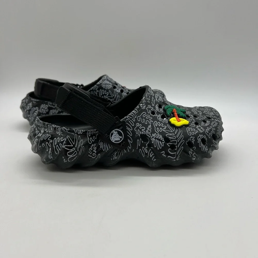 CROCS Kids Black and White Leaf Patterned Water Shoes Size 3